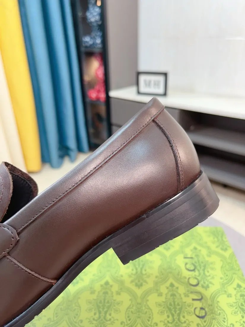 Men's shoes 💰500🌹🌹Niuli [GUCCI Gucci] A new style of formal men's leather shoes is coming~ The original quality upper is made of patent leather imported from Italy, the leather is soft and delicate, comfortable and soft first-layer cowhide lining, rubber wear-resistant outsole, the shoe shape is dignified and domineering, and the luxury charm cannot be concealed! The natural and free nouveau riche leads the trend. Code number: 38-44